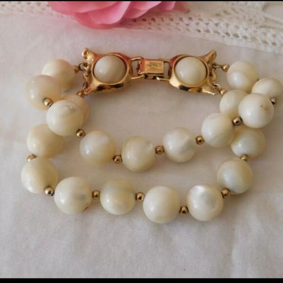 Napier Mother of Pearl Beaded Double Strand Vintage Bracelet - Picture 4 of 6